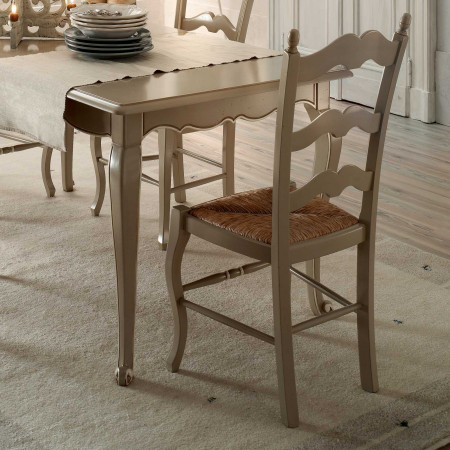 Sedia sagomata con paglia rustica e legno faggio