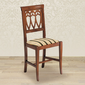 Sedia ovoidale con fondino in stoffa e schienale traforato