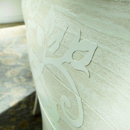 Dettaglio decorazione floreale Comodino Urbino
