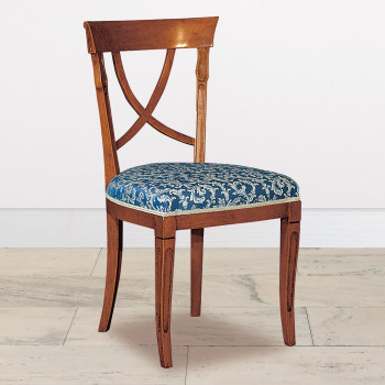 Sedia liberty imbottita con dettaglio schienale intagliato