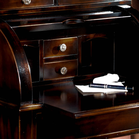 Dettaglio Bureau piccolo con cassetti ciliegio