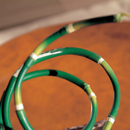 Dettaglio del tavolino rotondo intarsiato