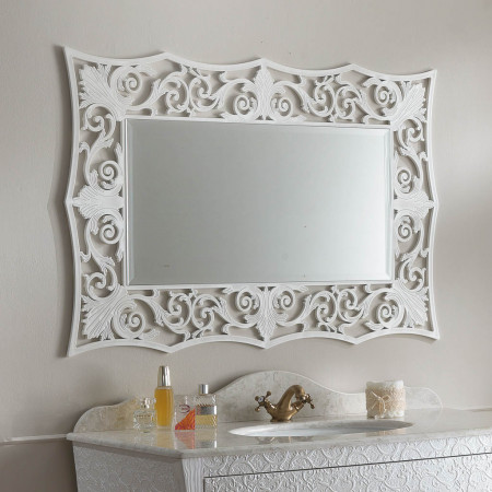 Specchiera con cornice traforata in legno bianco