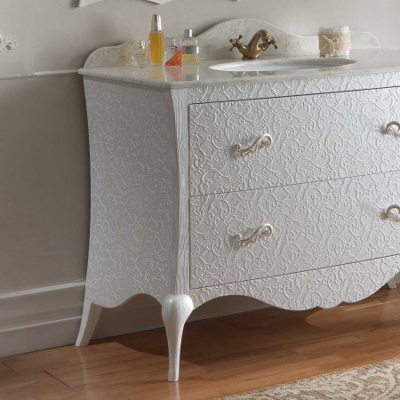 Bagno con lavabo decorazione damasco, legno massello
