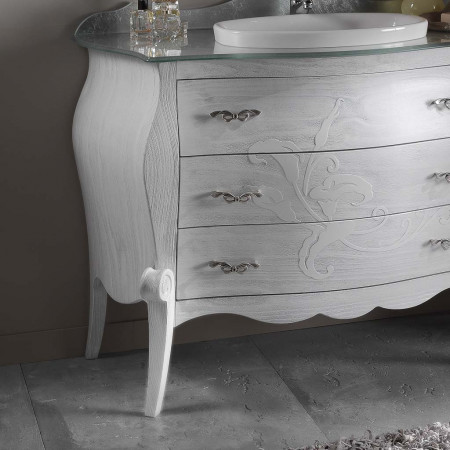 Bagno con piano in vetro e lavabo in ceramica, dettaglio decorativo