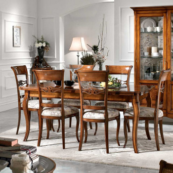 Tavolo sagomato con intarsio iris allungabile ambientato