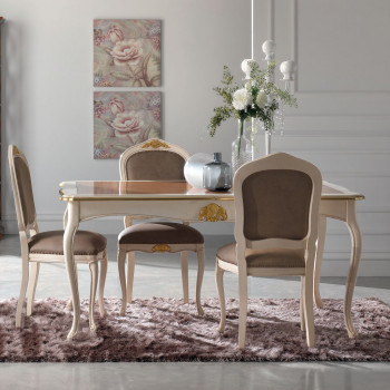 Tavolo con piano sagomato, dettagli intagli a conchiglia