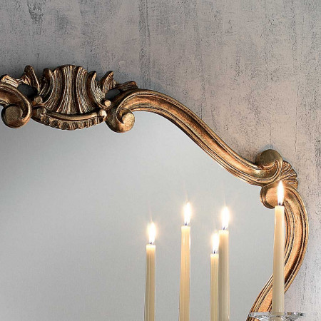 Specchiera con foglia bronzo, dettaglio intagli decorativi