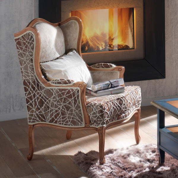 Poltrona bergere sagomata imbottita, legno massello di faggio
