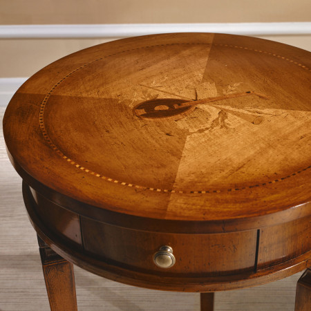 Dettaglio del piano intarsiato del Tavolino rotondo