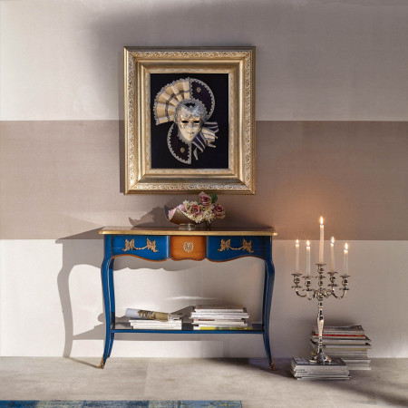 Consolle classica con fregi in metallo decorativi