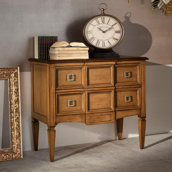 Comoncino con due cassetti, dettagli dei fianchi riquadrati