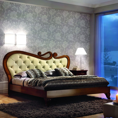 Letto Desire con testata capitonnè, dettaglio piedini sagomati