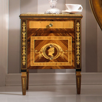 Comodino Maggiolini intarsiato con volto di Dante