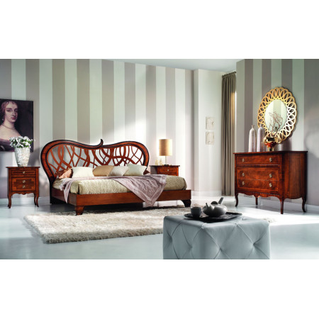Letto 'Elegant' con testata traforata e piedini intagliati