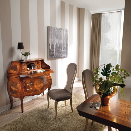 Bureau intarsiato settecentesco con gambe curve