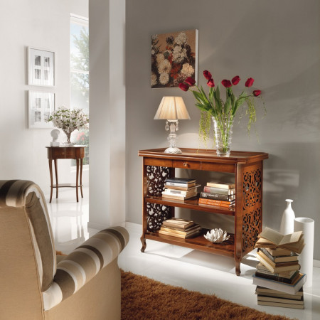 Etagere a 3 piani con intarsi floreali, ambiente