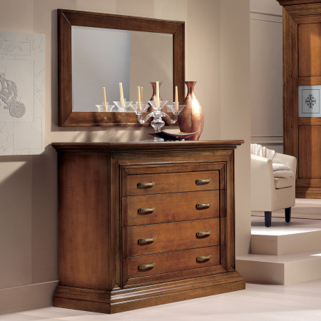 Dettaglio intaglio testiera letto in legno