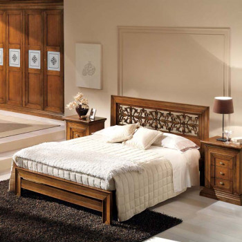 Letto intagliato a mano con testata floreale