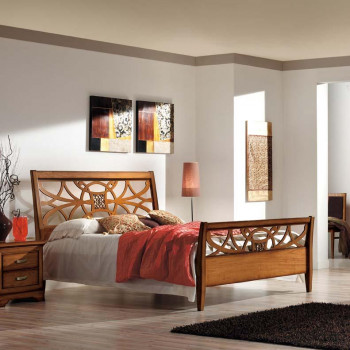 Letto con testata traforata in legno massello, design tradizionale