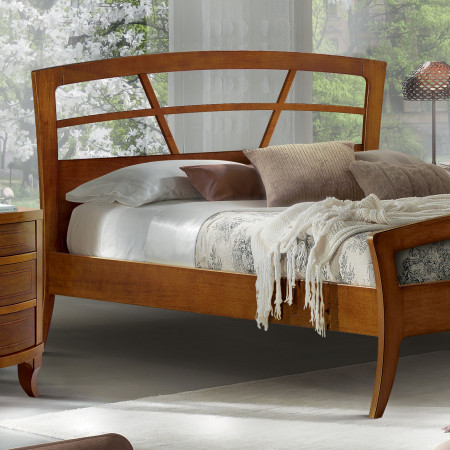 Letto matrimoniale con testata traforata in legno massello