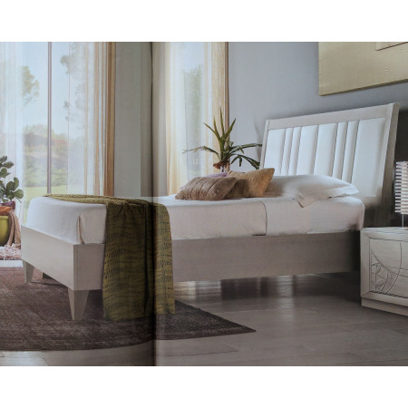 Letto due piazze con cuciture verticali in legno noce