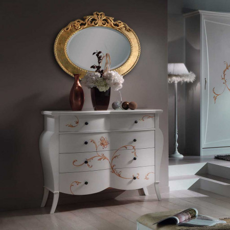 Letto con testata imbottita e decori classici dorati