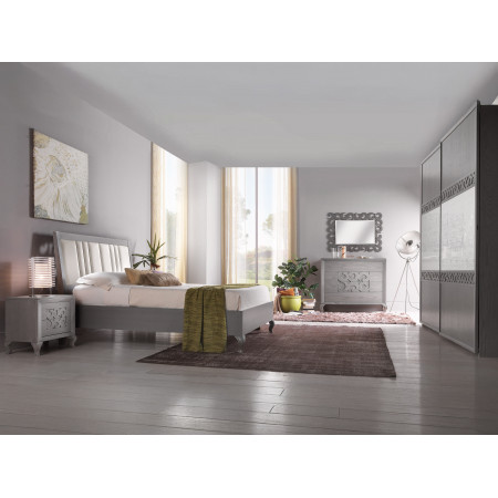 Como' 4 cassetti con trafori, legno frassino, ambientato