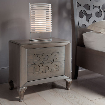 Comodino 2 cassetti con gamba sagomata e decoro traforato