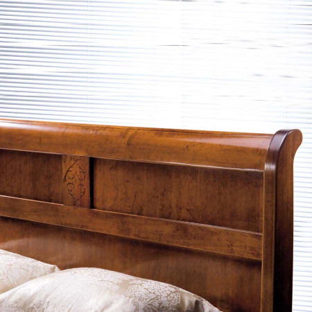 Dettaglio testata letto tradizionale in legno