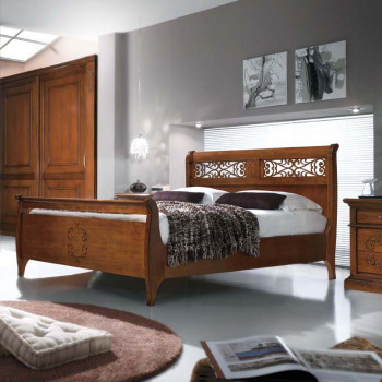 Letto testata traforata pediera liscia, dettaglio floreale