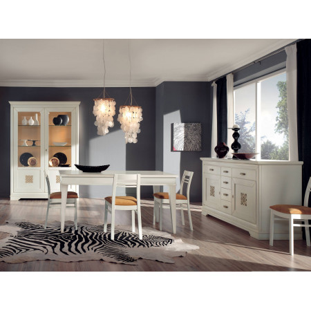 Credenza laccata 2 ante 6 cassetti in sala da pranzo