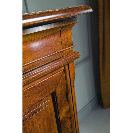 Dettaglio credenza in legno noce tanganica