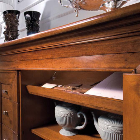 Dettaglio legno del Tavolo rettangolare con gambe tornite