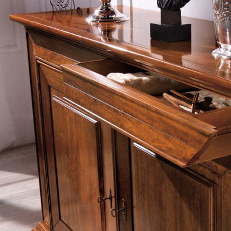Credenza con intaglio 2 ante 2 cassetti dettaglio cassetto aperto