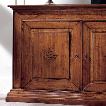 Credenza con intaglio dettaglio ante legno massello
