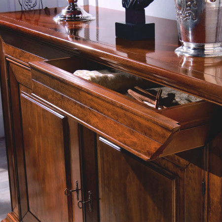 Credenza senza intaglio con cassetto aperto in legno massello
