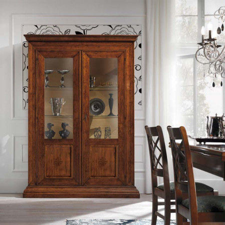 Sala da pranzo intagliata, dettaglio credenza in noce