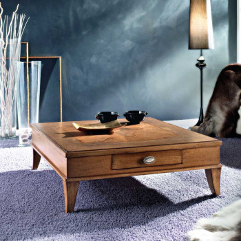 Tavolino con intarsio Venezia su tappeto chiaro