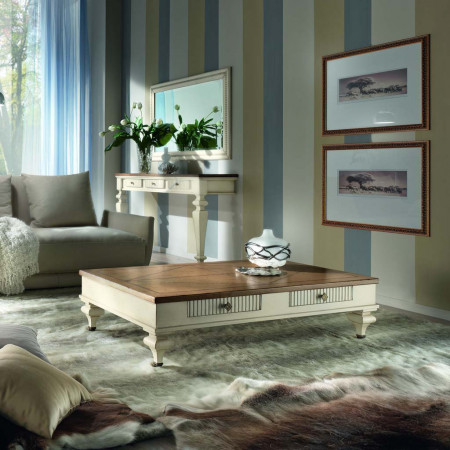 Tavolino inglese con piano in rovere e dettagli eleganti