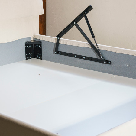 Letto imbottito con contenitore Dorian