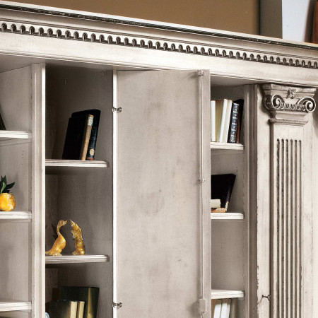 Dettaglio capitelli e spalle rigate libreria legno