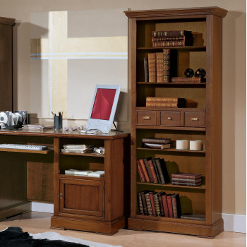 Libreria in legno con cassetto e libri decorativi