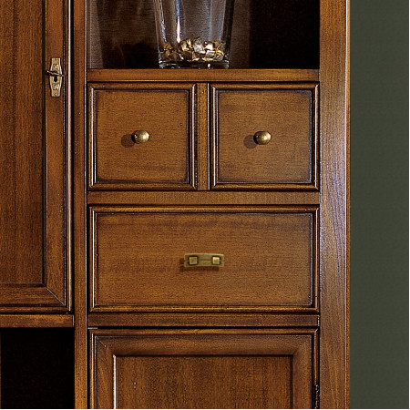 Dettaglio cassetti in legno della Dispensa 2 porte 4 cassetti