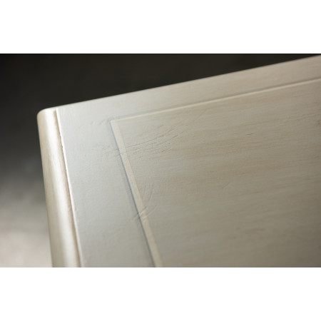 Dettaglio della base della credenza con archi 2 ante 2 cassetti