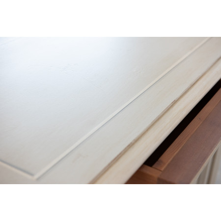 Dettaglio della credenza con archi 2 ante 2 cassetti, finitura toscana