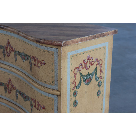 Comò 3 cassetti con decorazioni fiorentine dettagliate