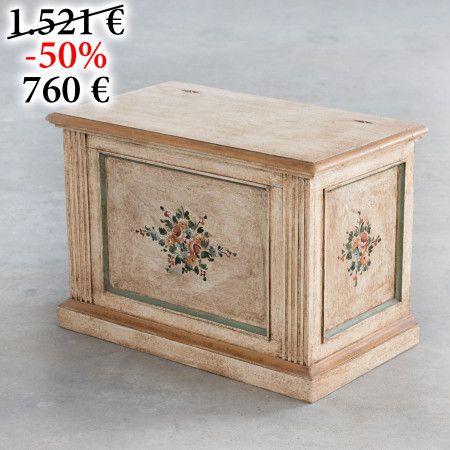 Cassapanca decorata a mano con dettagli floreali