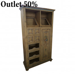 Dettaglio dispensa alta zafferano anticato con decori floreali