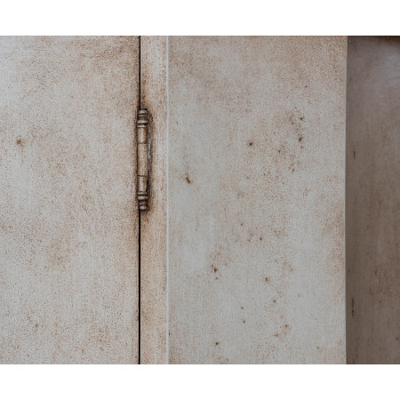 Credenza sagomata 2 ante avorio anticato dettaglio cerniere